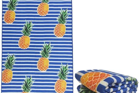 Toalla de playa con piña y rayas